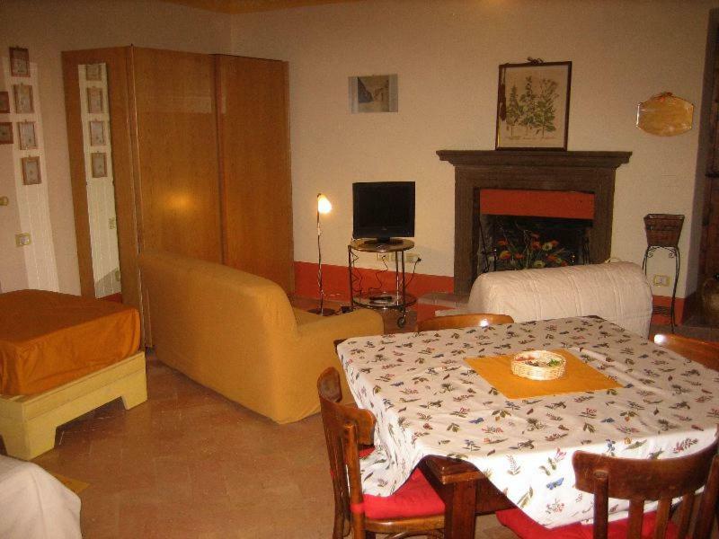 Bed & Breakfast Del Teatro Cagli Exteriör bild